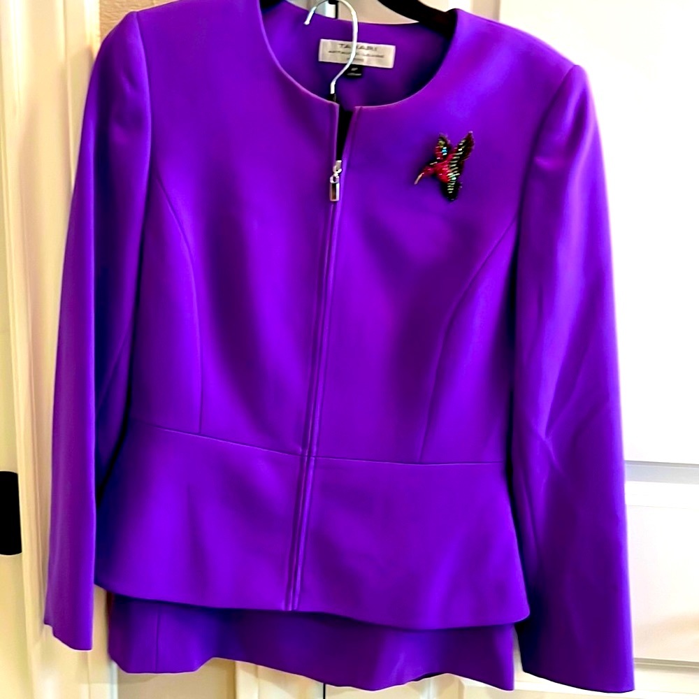 EUC Tahari Arthur Levine size Petite 8 Royal Purple Skirt with jacket - Picture 3 of 5